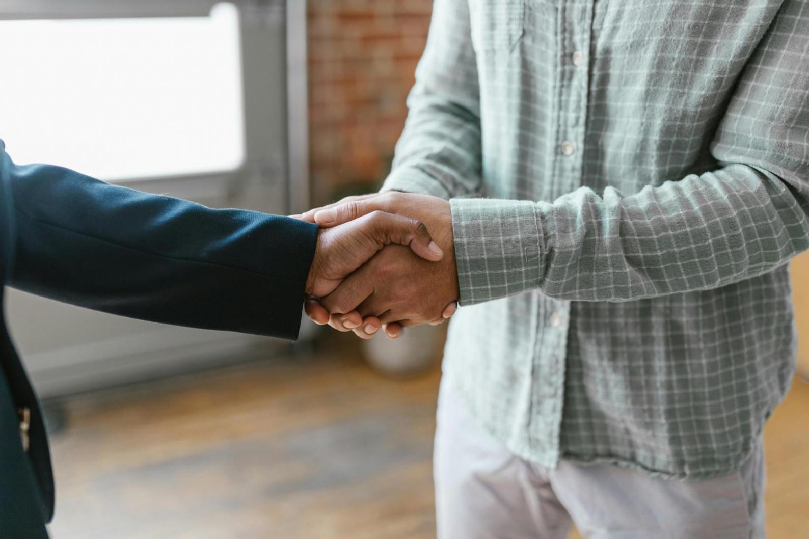 Workshop-Teilnehmer bei praktischer SEO-Analyse